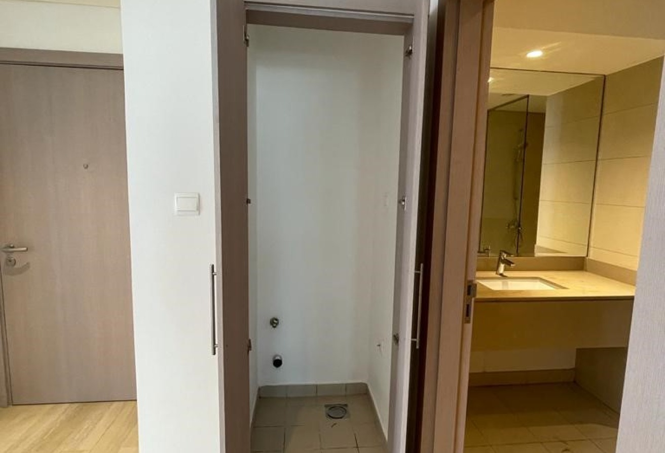 Waters Edge Yas Island apartment ROI 1 bedroom vacant pool view