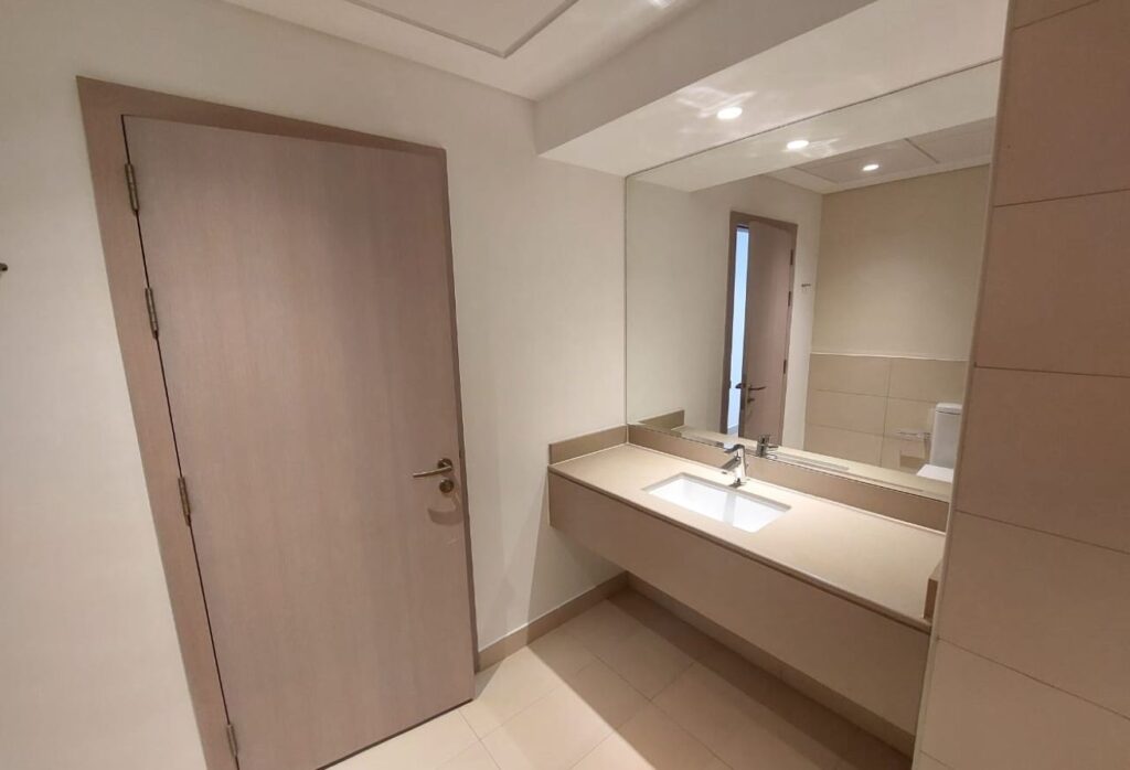 Waters Edge apartment Yas Island 2 bedroom investment canal view