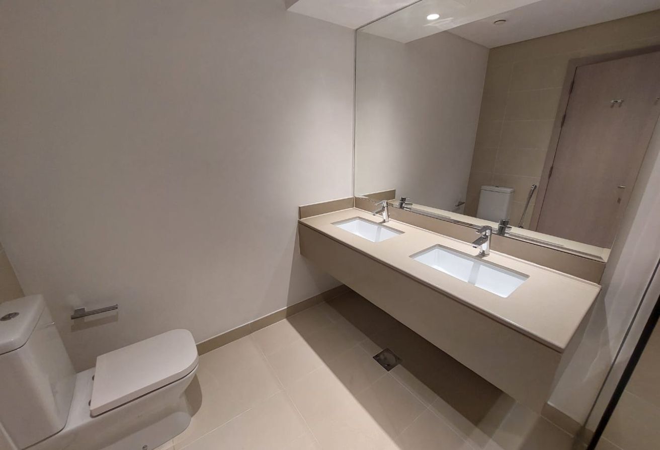 Waters Edge apartment Yas Island 2 bedroom investment canal view