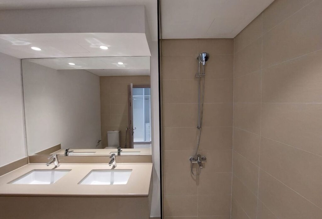 Waters Edge apartment Yas Island 2 bedroom investment canal view