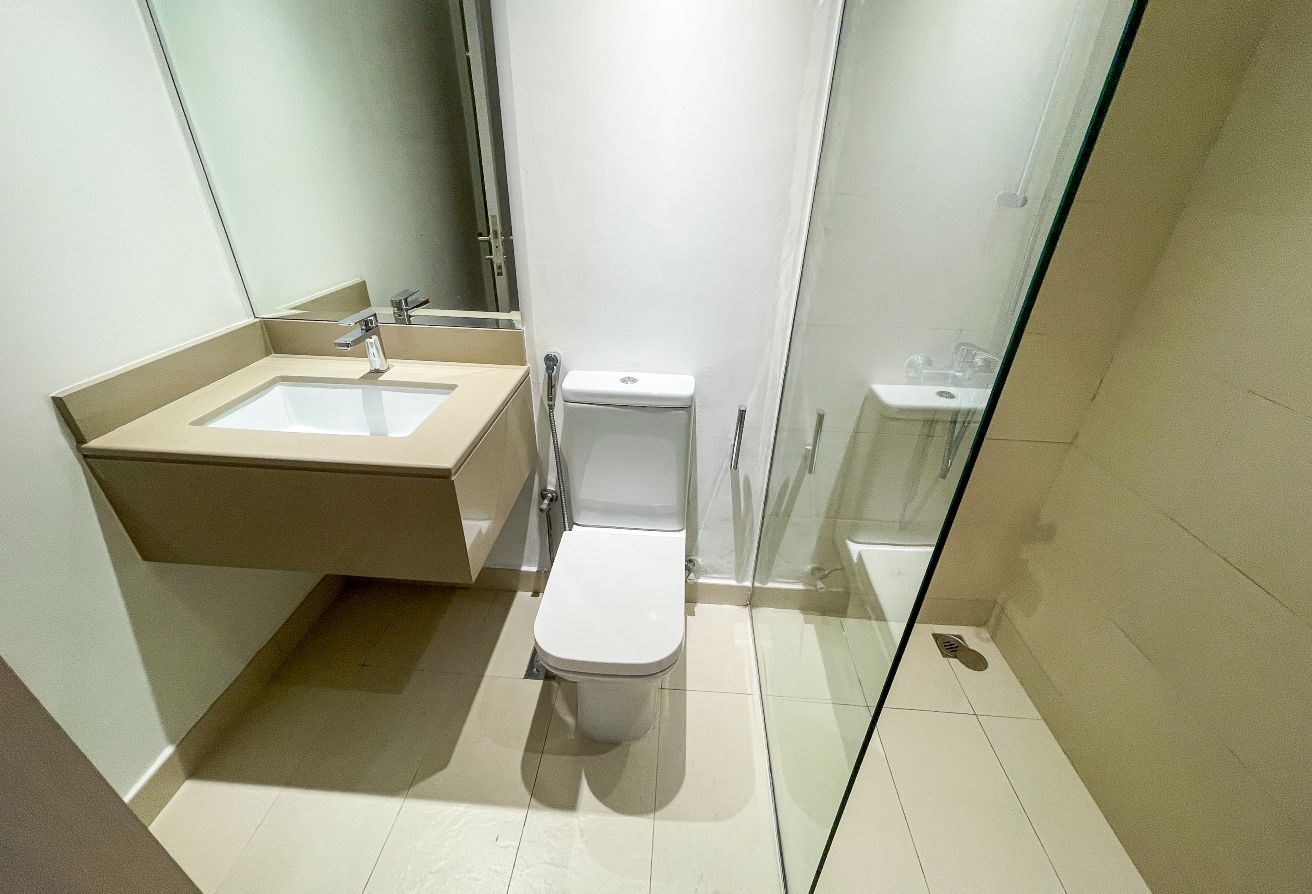 Waters Edge studio apartment Yas Island investment Abu Dhabi waterfront